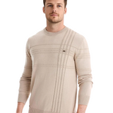 Sweter męski w kratę – wzór nowoczesny